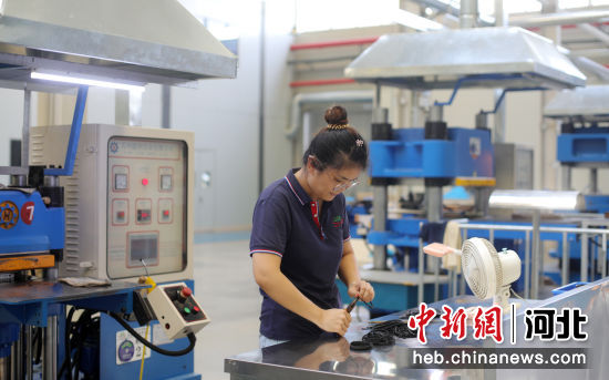 景州雙創(chuàng)基地一家入駐企業(yè)的生產(chǎn)車(chē)間。 高雷 攝